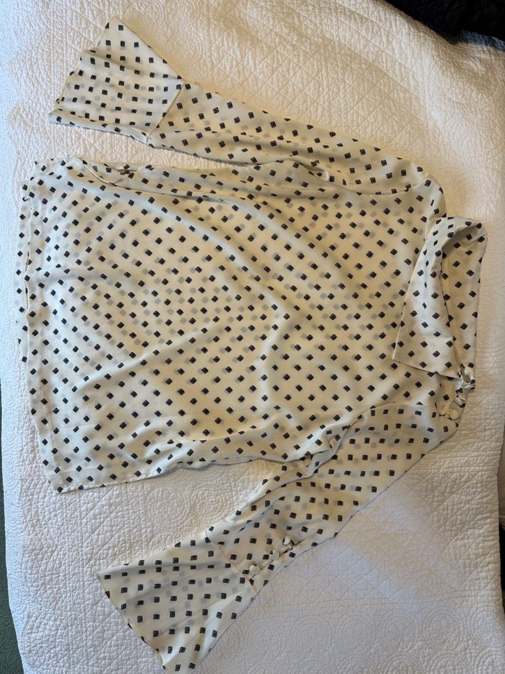 Vince Camuto Cream Blouse with Black Geometric Motif